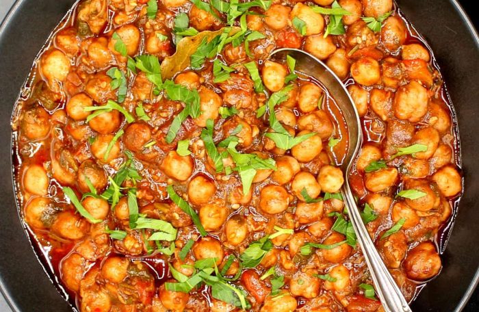 Chickpea Stew with Spinach and Bell Peppers, Cumin-flavored Tofu